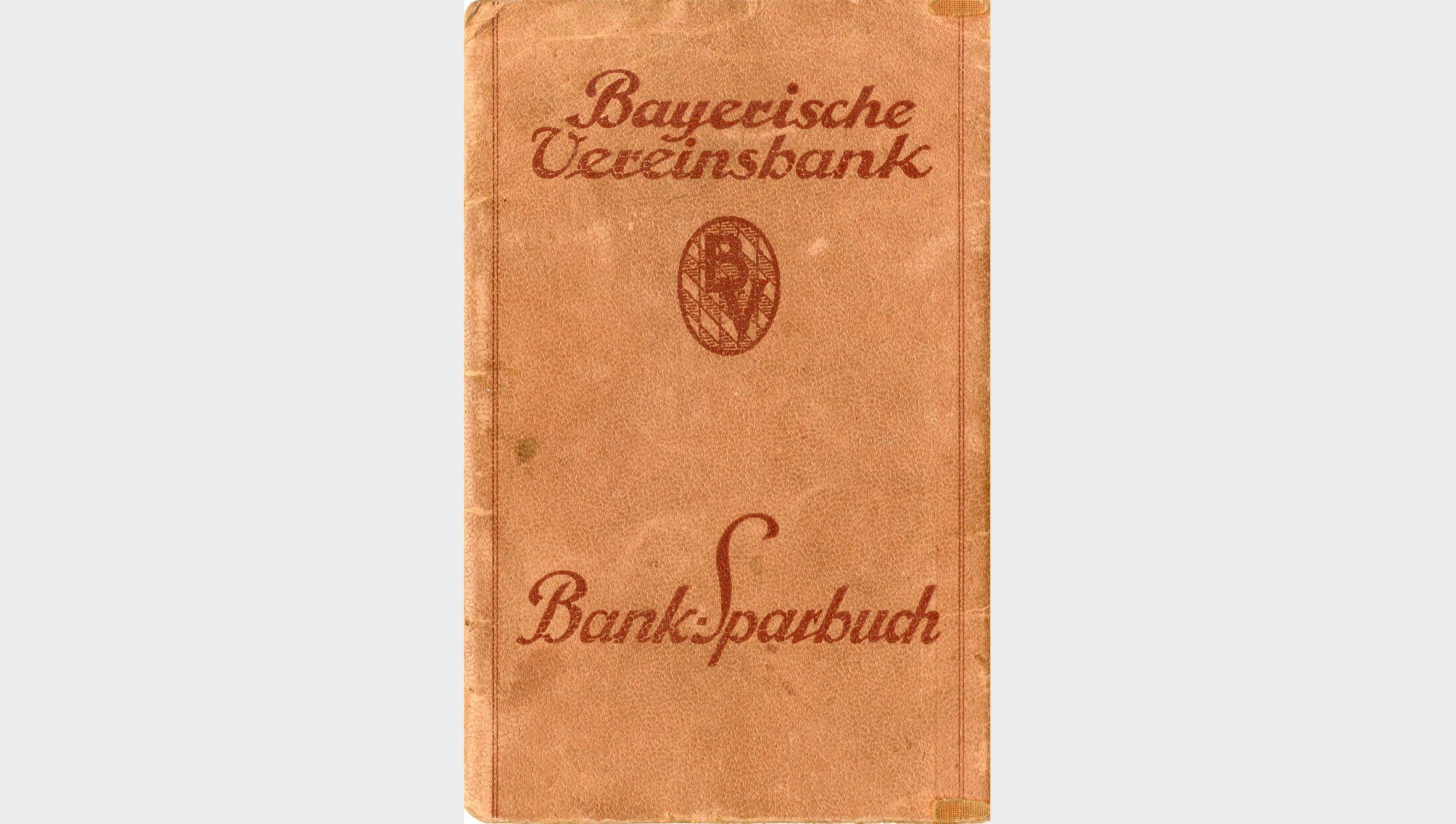 Die Bayerische Vereinsbank begann 1925 „Bar-Depositen ohne Überweisungsverkehr“ anzunehmen, d. h., sie bot ihren Kunden ein Sparbuch an. Kriegsbedingt wuchsen seit 1939 die Spareinlagen.